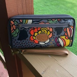 {Fossil} wallet/wristlet